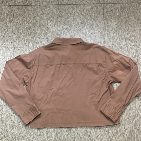Monrow Sahara Poplin Cropped Button Down Shirt - Picture 4 of 4